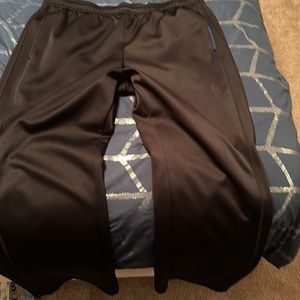 I am selling a slightly used pair of sweatpants they are from tech gear.